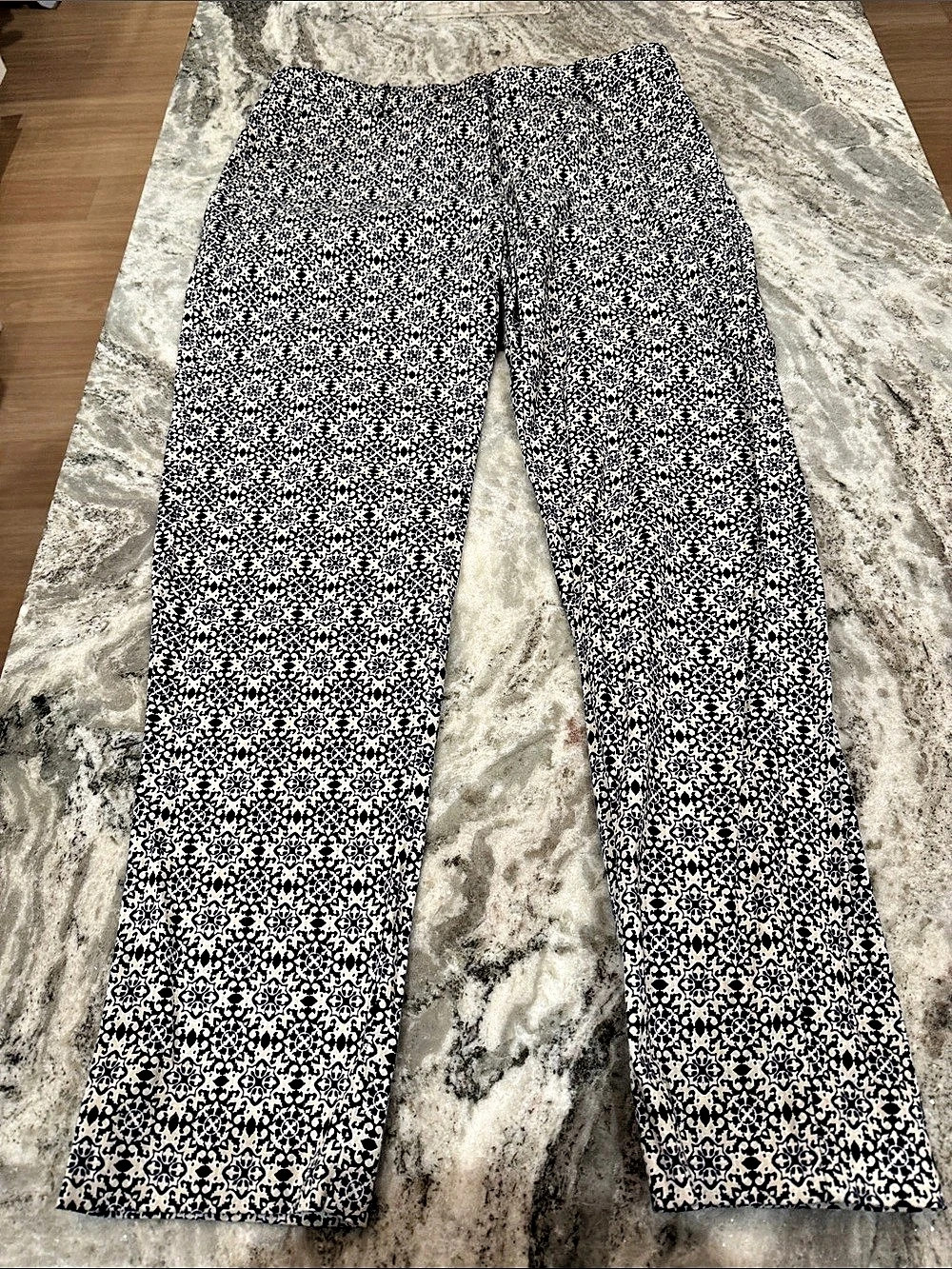 H&M Geometric dress pants in Black, Navy & White Size 8 good condition